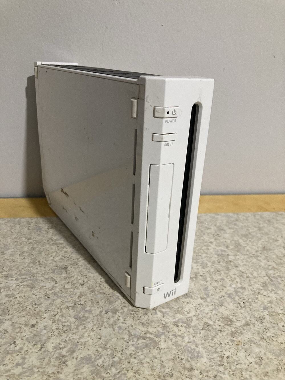 Nintendo Wii RVL-001 (USA) White Console NTSC-U/C Wi-Fi Composite USB-A